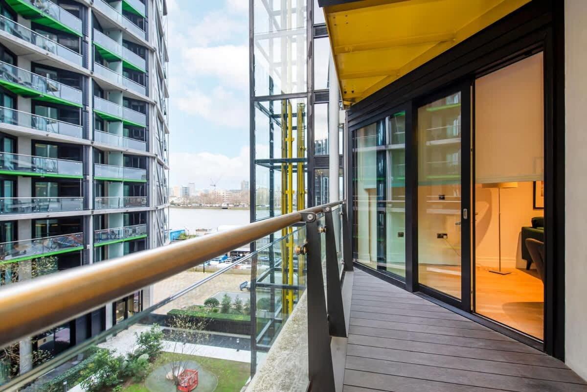 Stylish 2 Bed Close To Battersea Power Station Apartment *