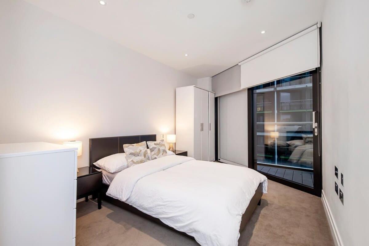 Stylish 2 Bed Close To Battersea Power Station Apartment London