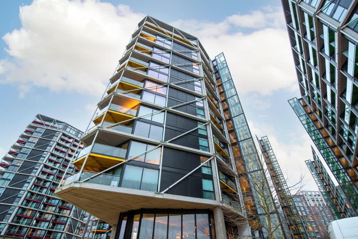 Stylish 2 Bed Close To Battersea Power Station Apartment *
