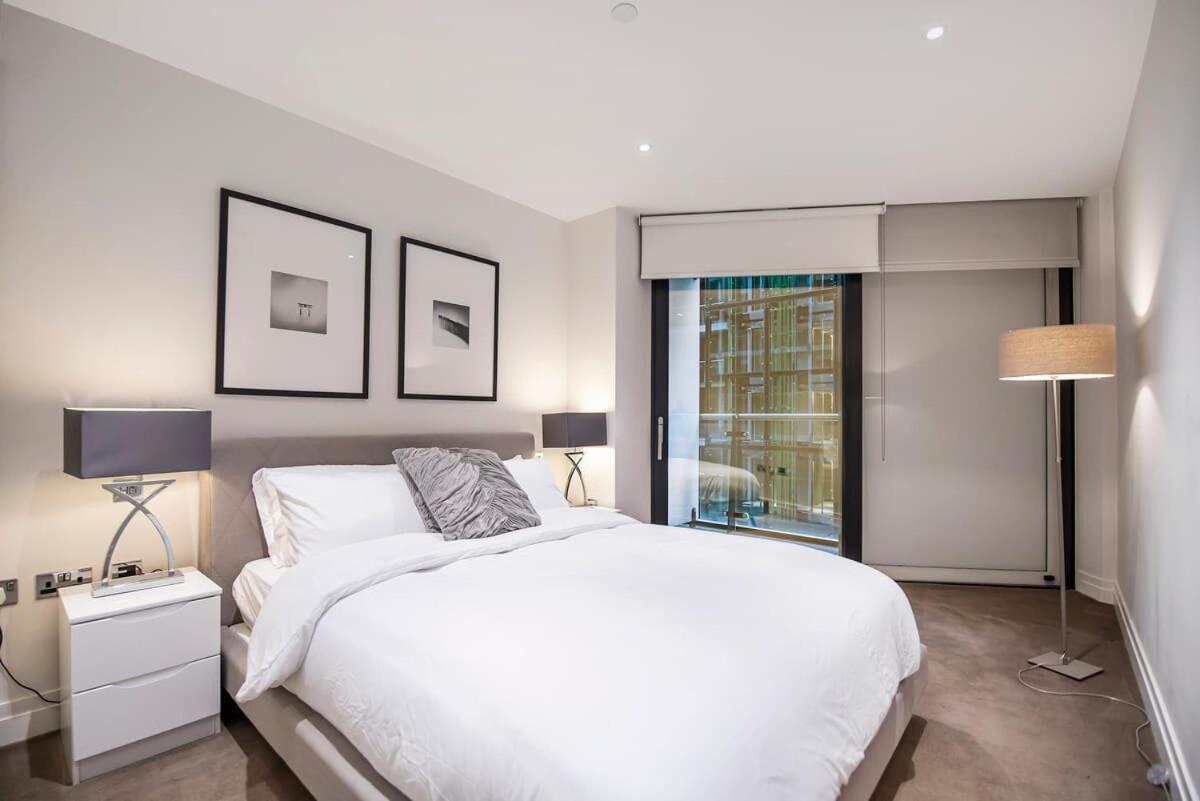 Stylish 2 Bed Close To Battersea Power Station Apartment *