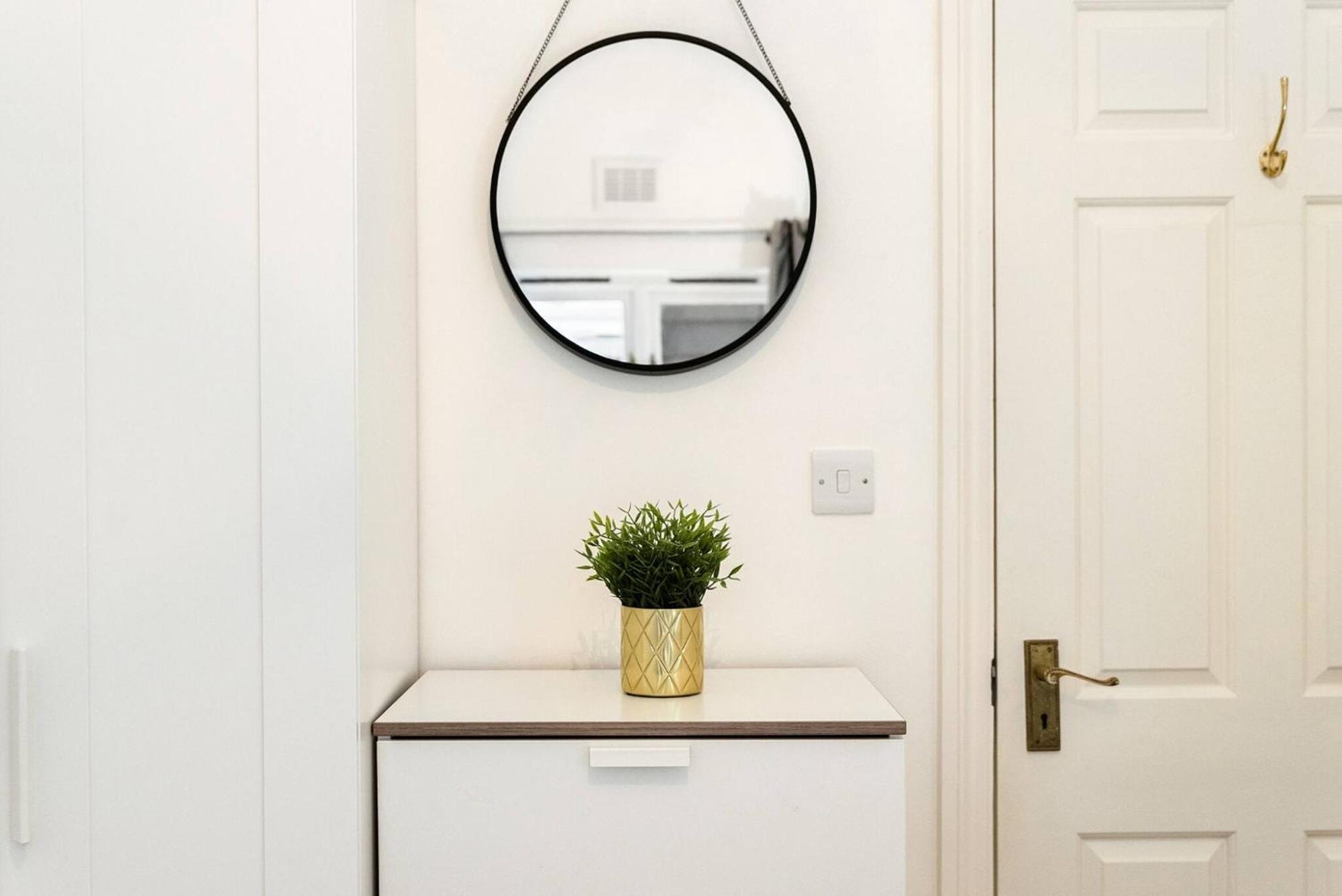 Heart Of Ealing With Garden Apartment *