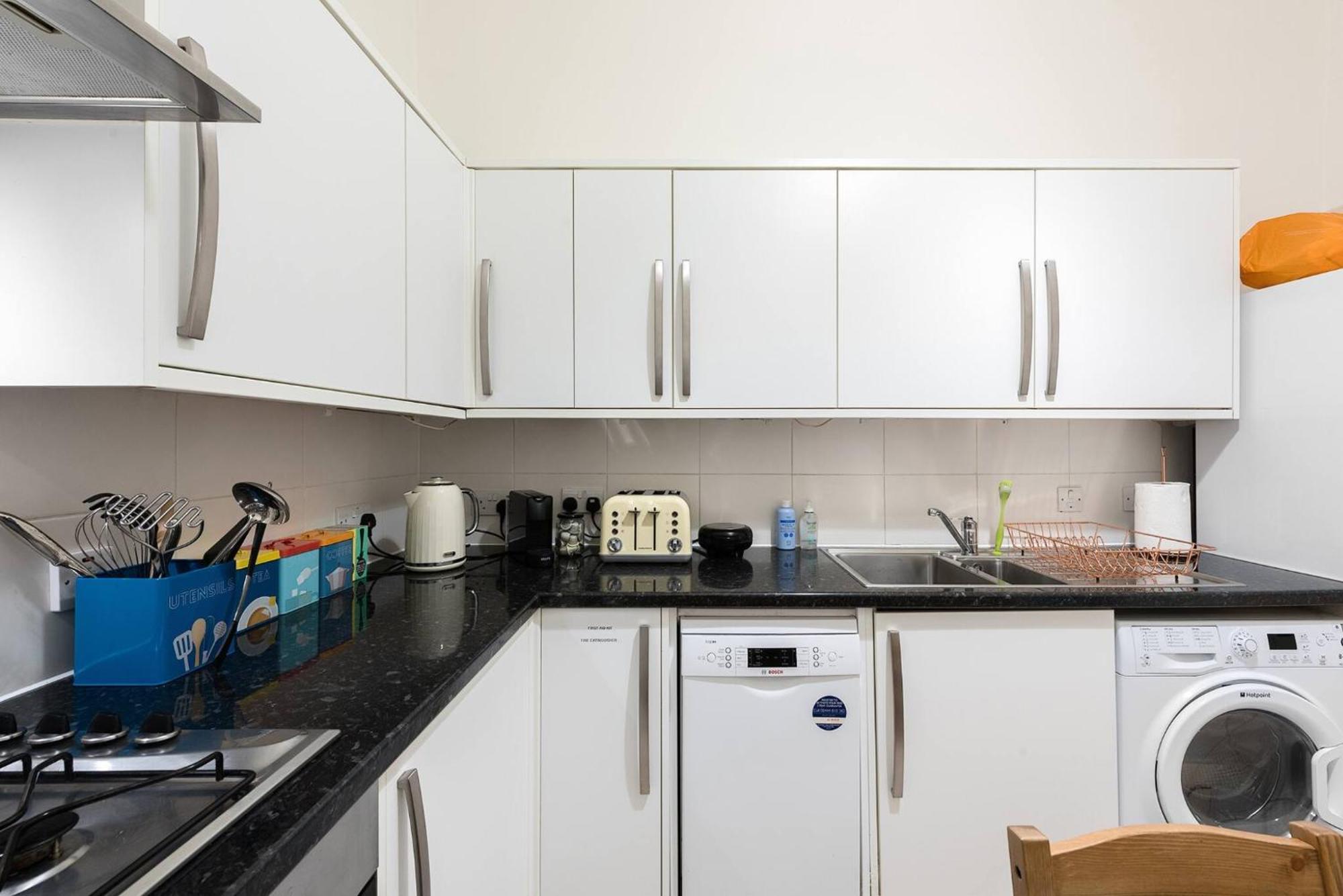 Apartment Heart Of Ealing With Garden *