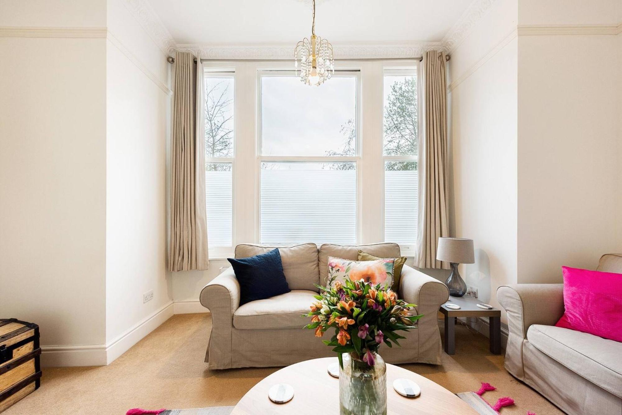 Heart Of Ealing With Garden Apartment *
