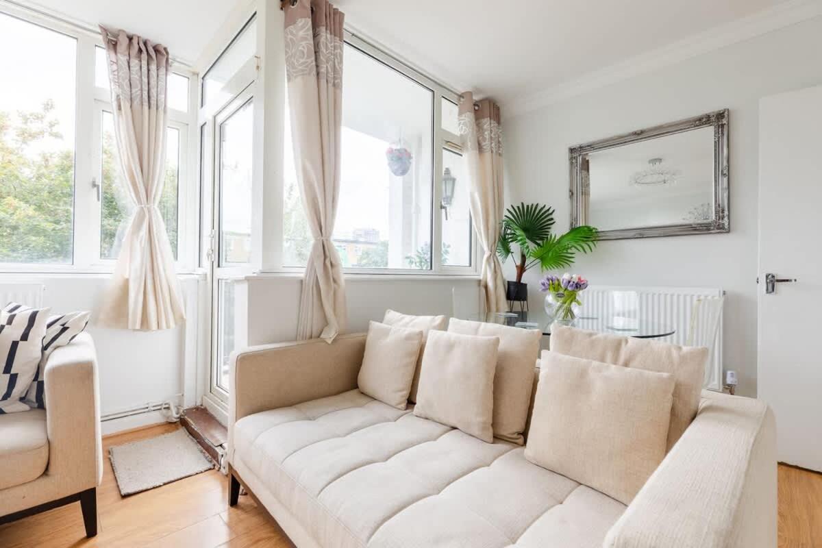 Cosy 3 Bed Flat Near London's Highlights *