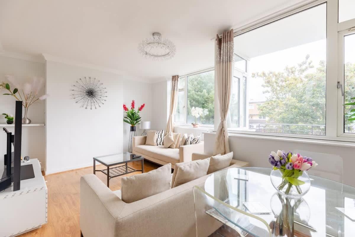 Cosy 3 Bed Flat Near London's Highlights Hébergement de vacances *