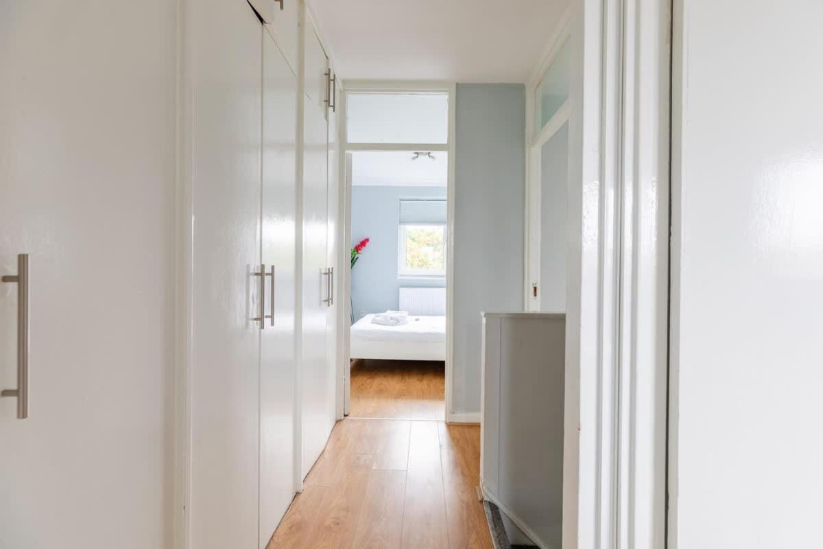 Cosy 3 Bed Flat Near London's Highlights Hébergement de vacances Londres