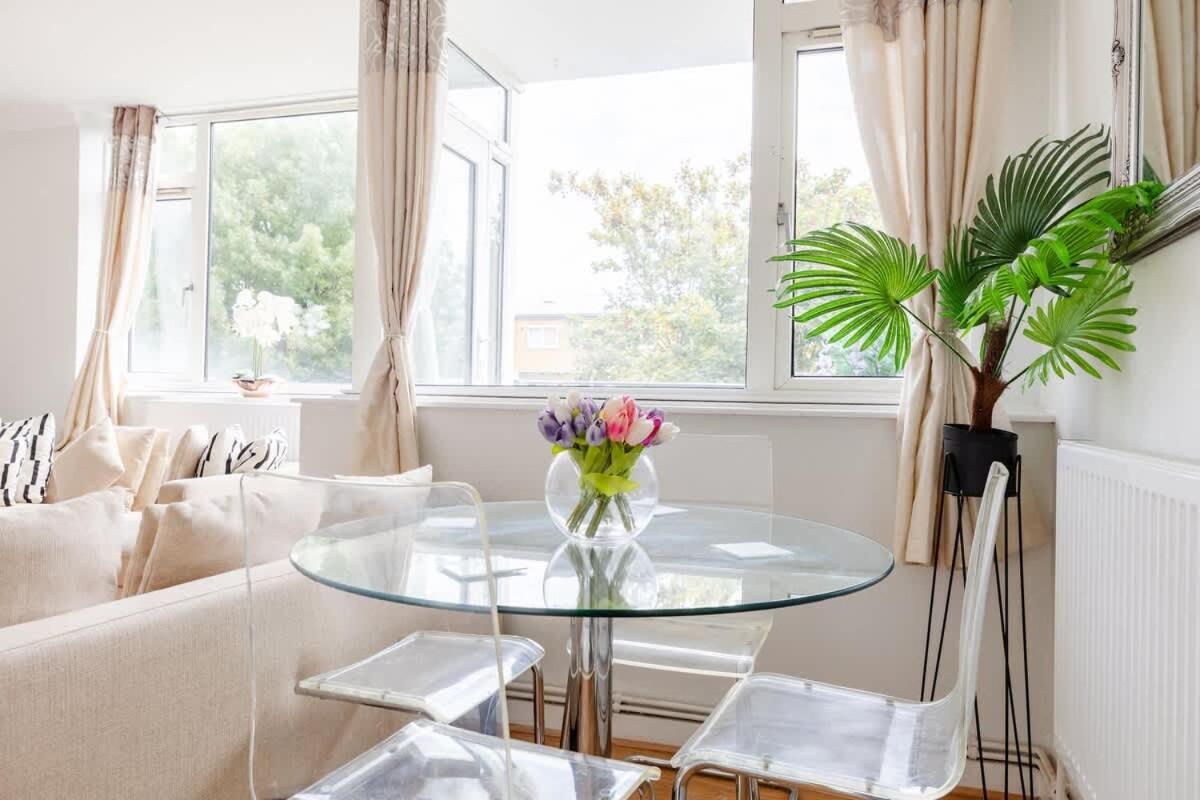 Cosy 3 Bed Flat Near London's Highlights