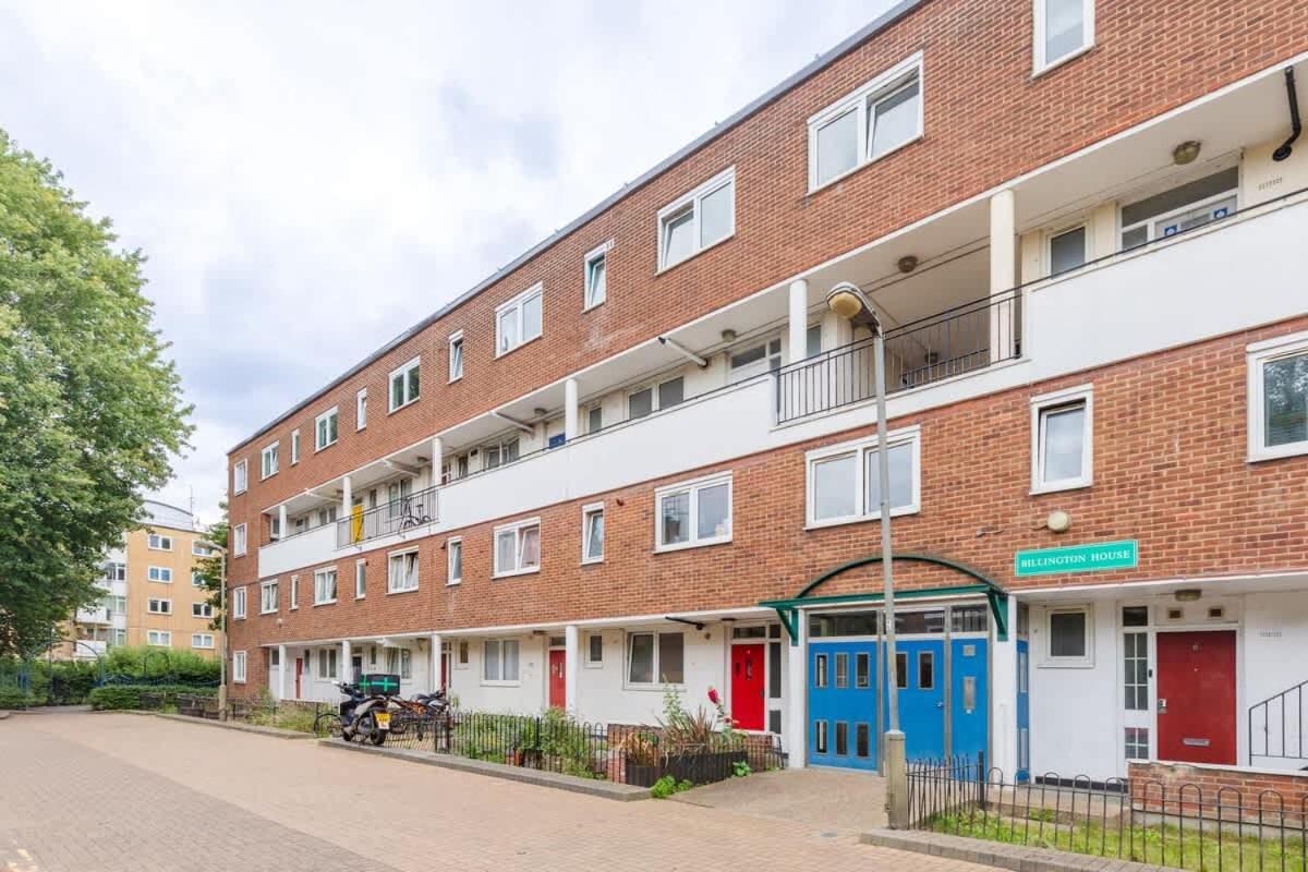 Cosy 3 Bed Flat Near London's Highlights *