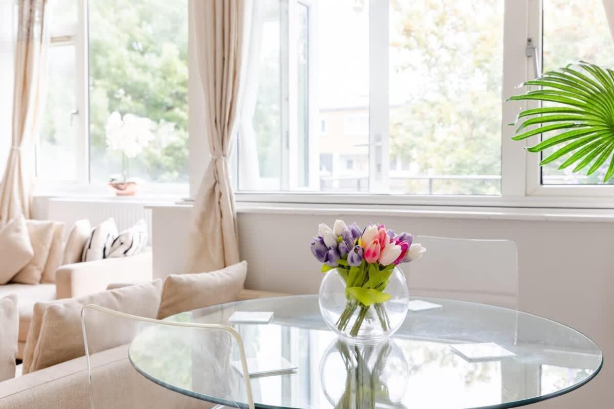 Cosy 3 Bed Flat Near London's Highlights *