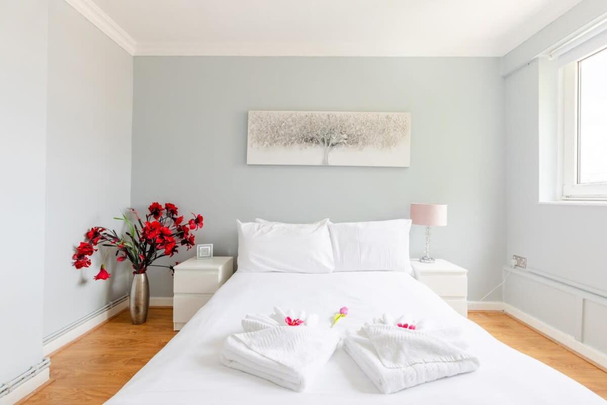 Cosy 3 Bed Flat Near London's Highlights Hébergement de vacances
