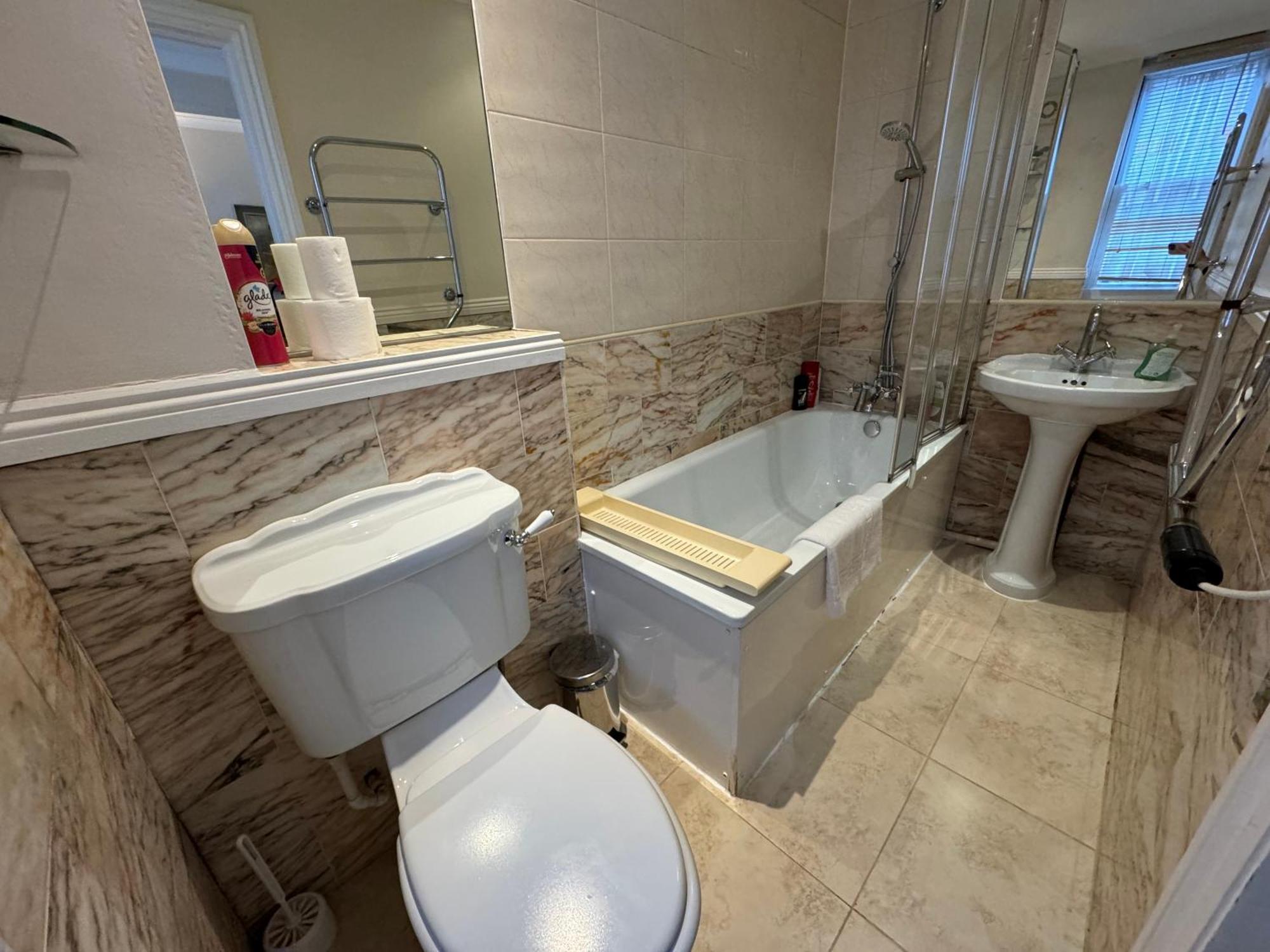 Bright 2 Bedroom Flat In Apartamento Londres