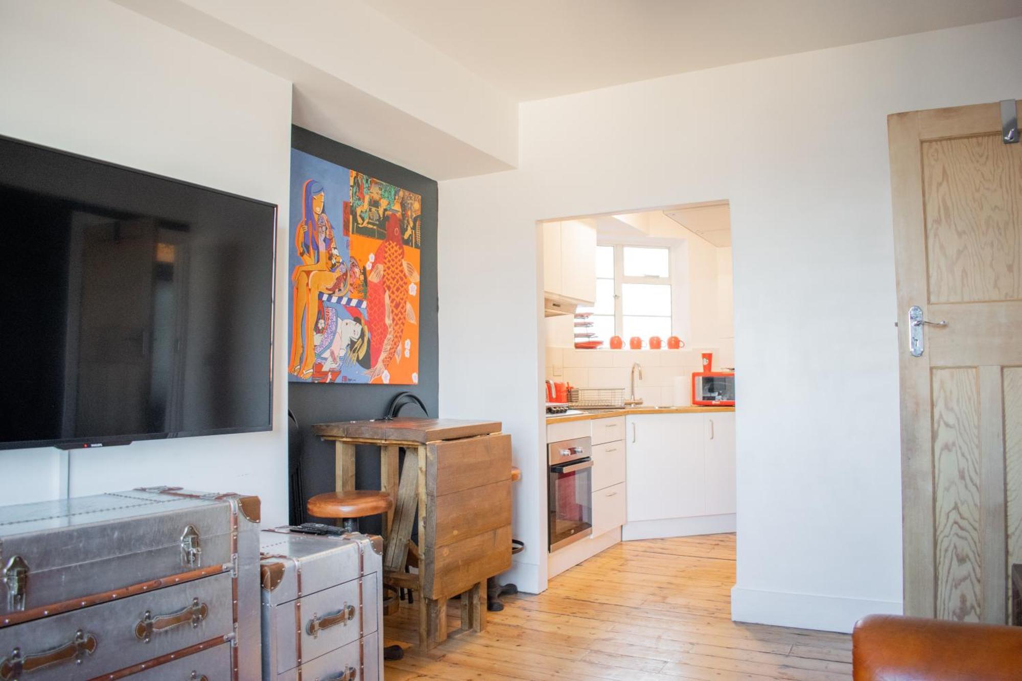Beautifully Decorated Contemporary 2 Bedroom Flat Apartment London