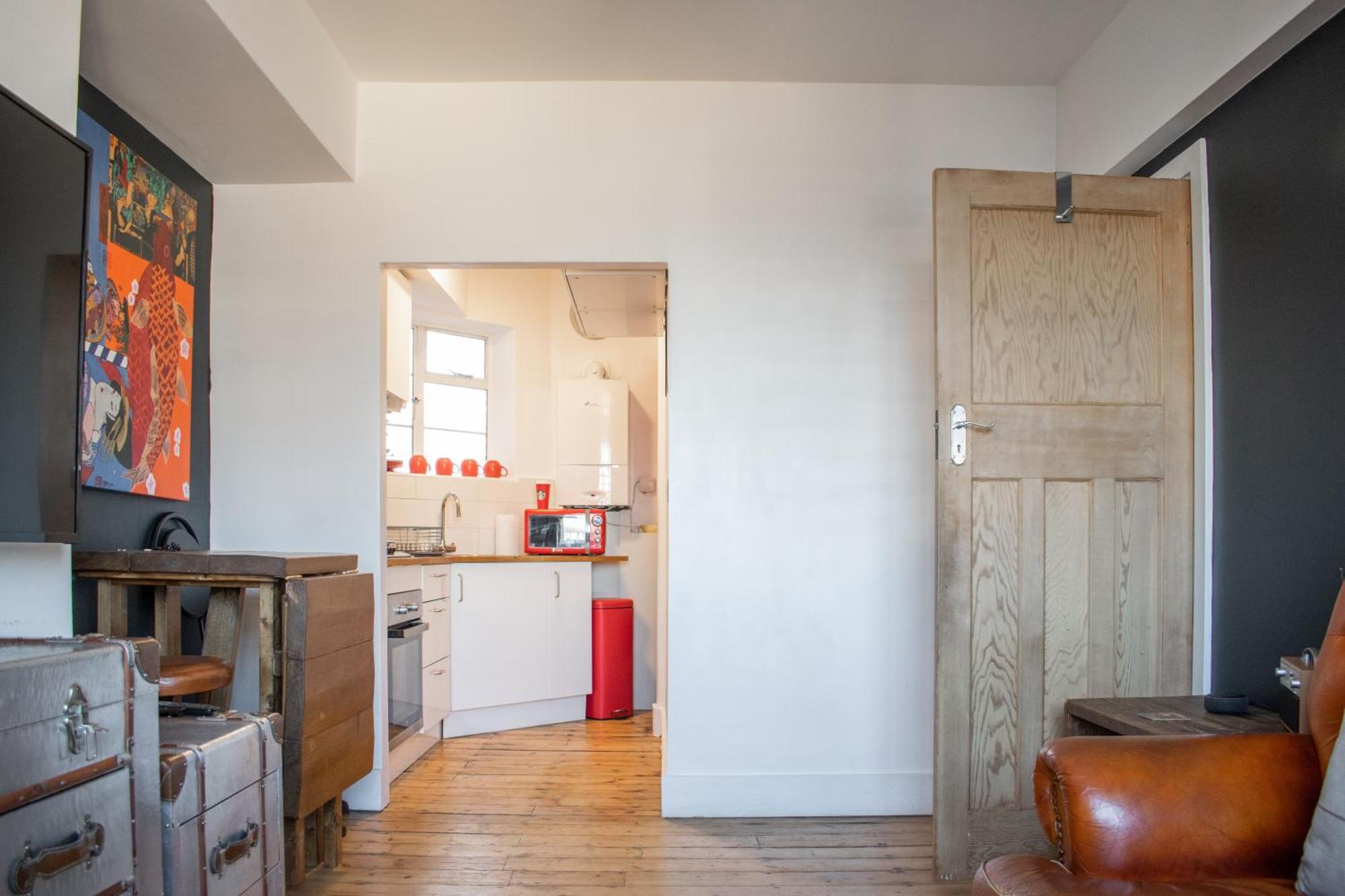 Beautifully Decorated Contemporary 2 Bedroom Flat London