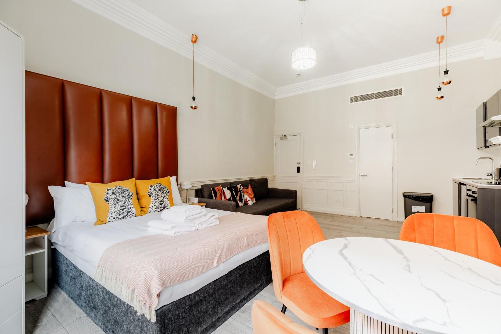 Apartment In The Heart Of High Street Kensington London