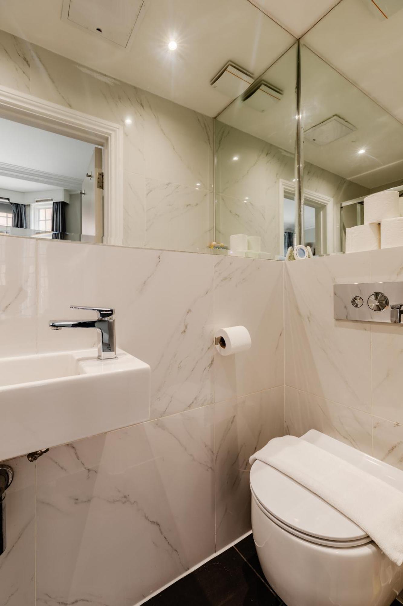 Apartment In The Heart Of High Street Kensington