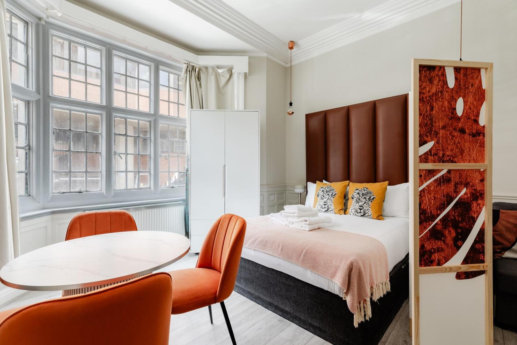 Apartment In The Heart Of High Street Kensington