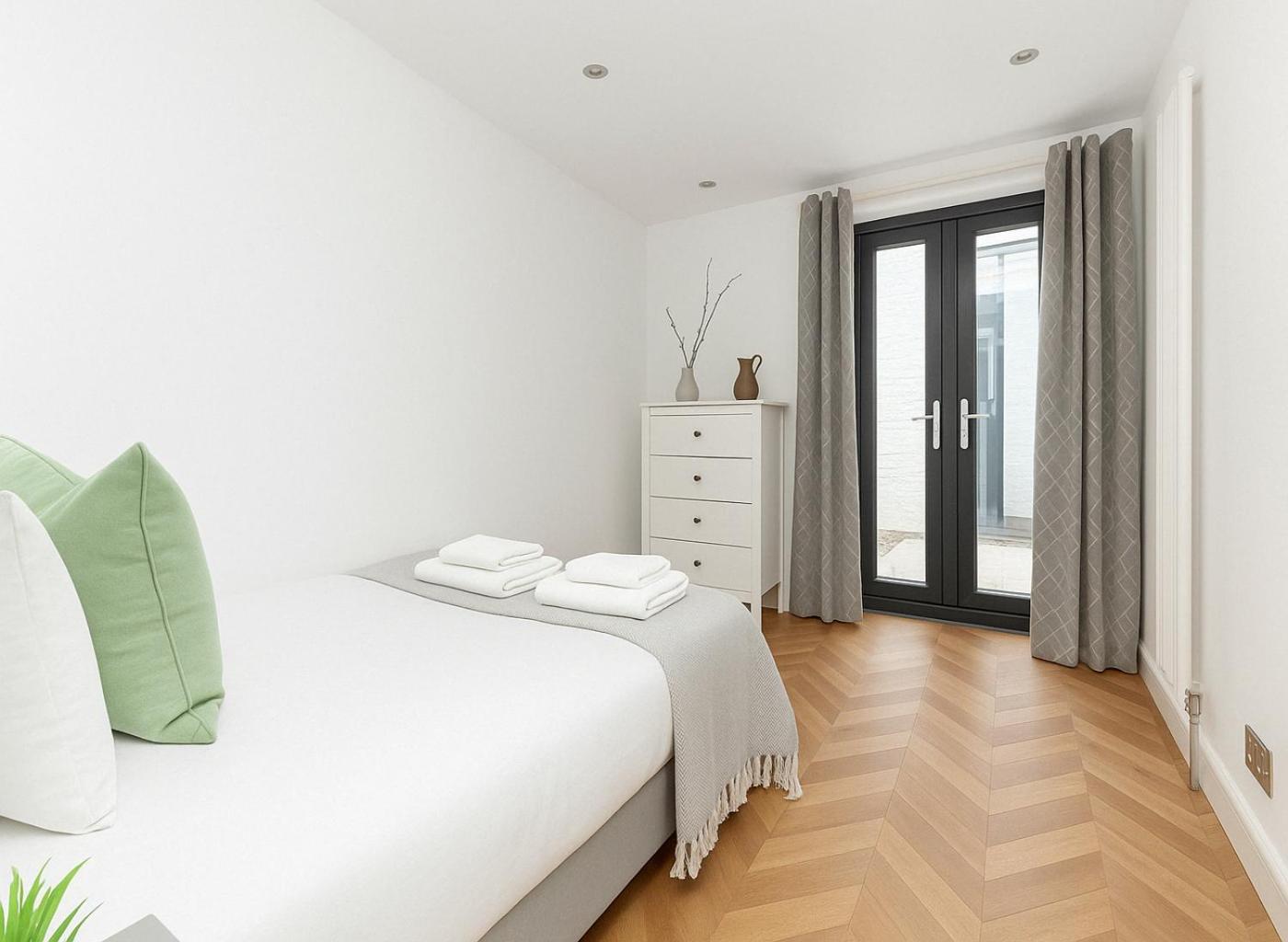 Spacious 2 Bed Flat In Hammersmith Apartment London