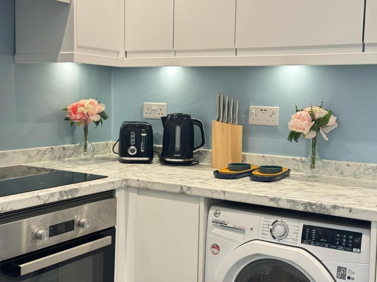 Luxurious & Spacious 2br Apr In Earls Court! Apartamento Londres