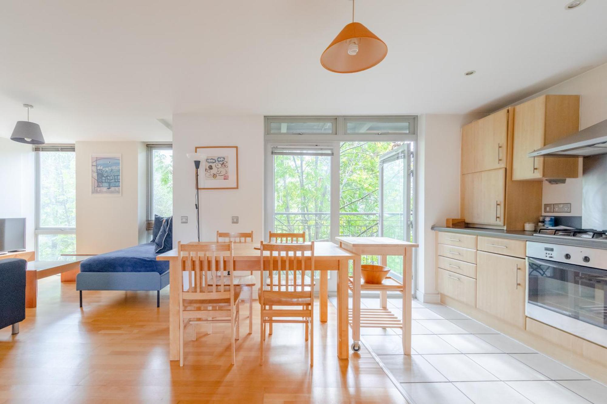 Spacious 2 Bedroom Near White