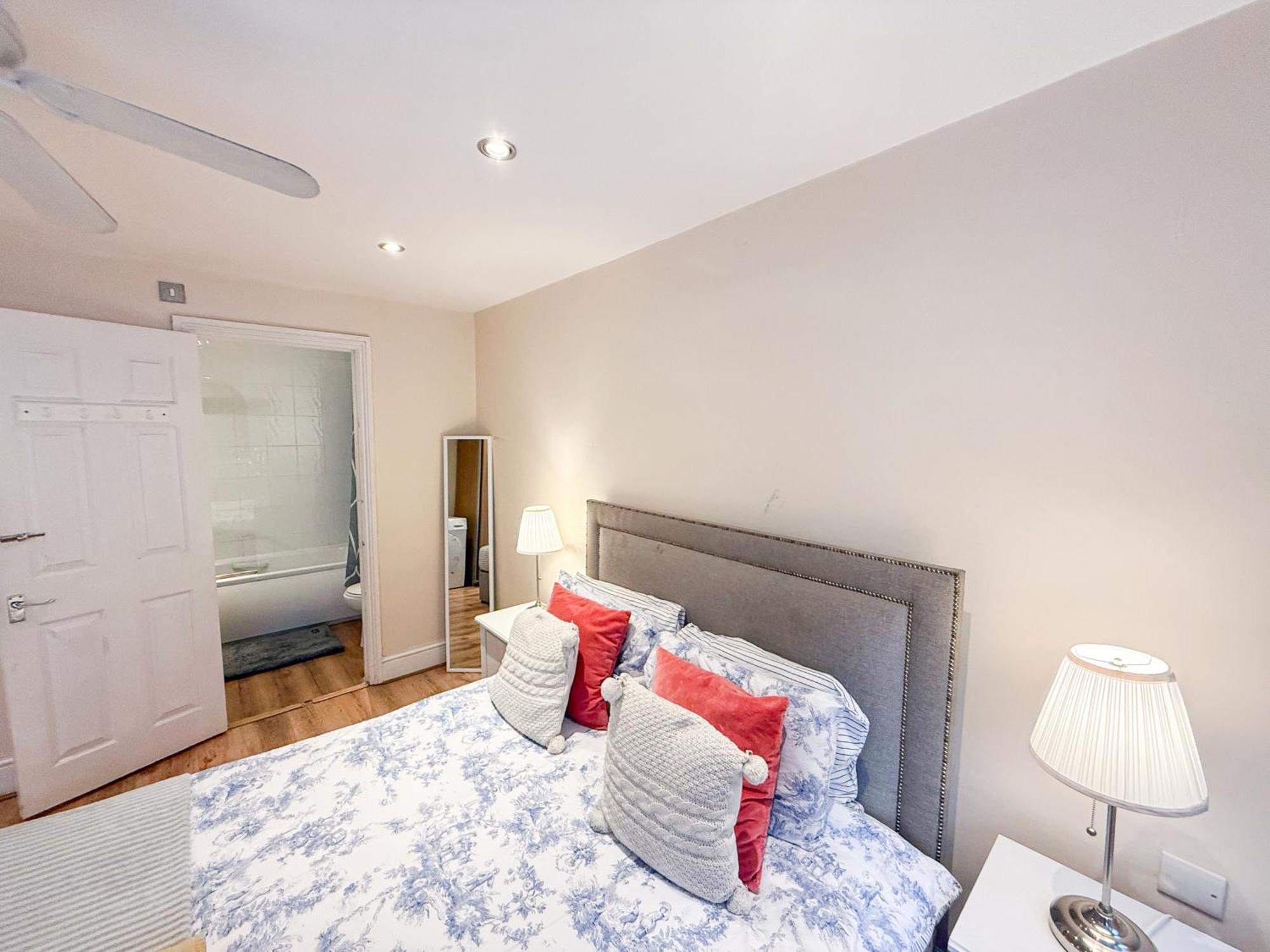 Lovely 1 Bedroom Flat In West Kensington London, Shepherd's Bush * Londres