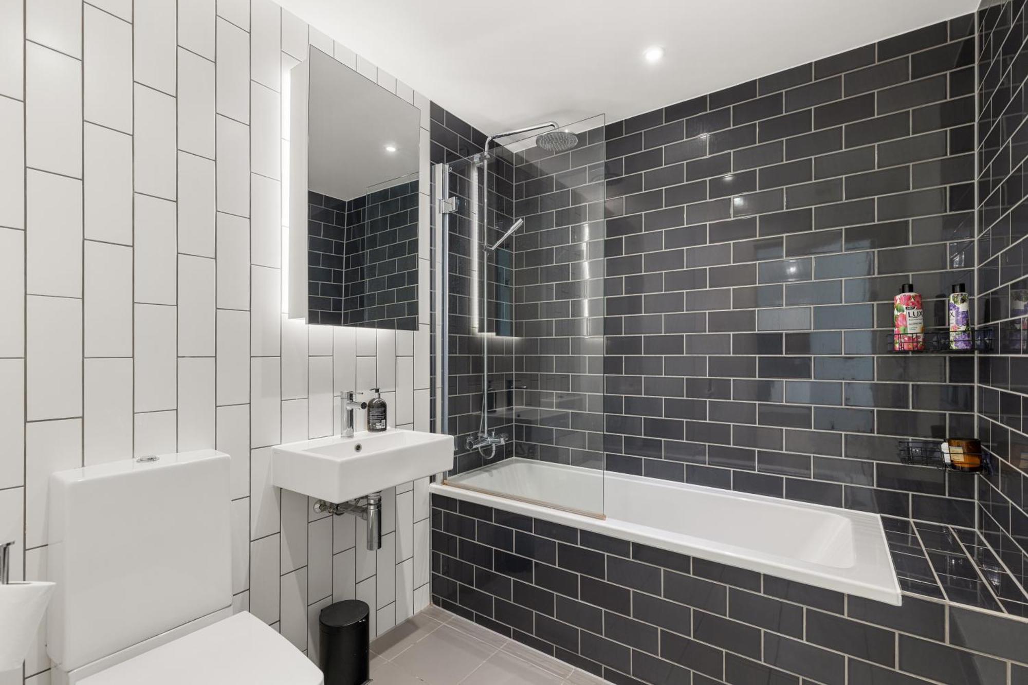 Spacious Modern 1 Bed Apartment. Apartamento Londres