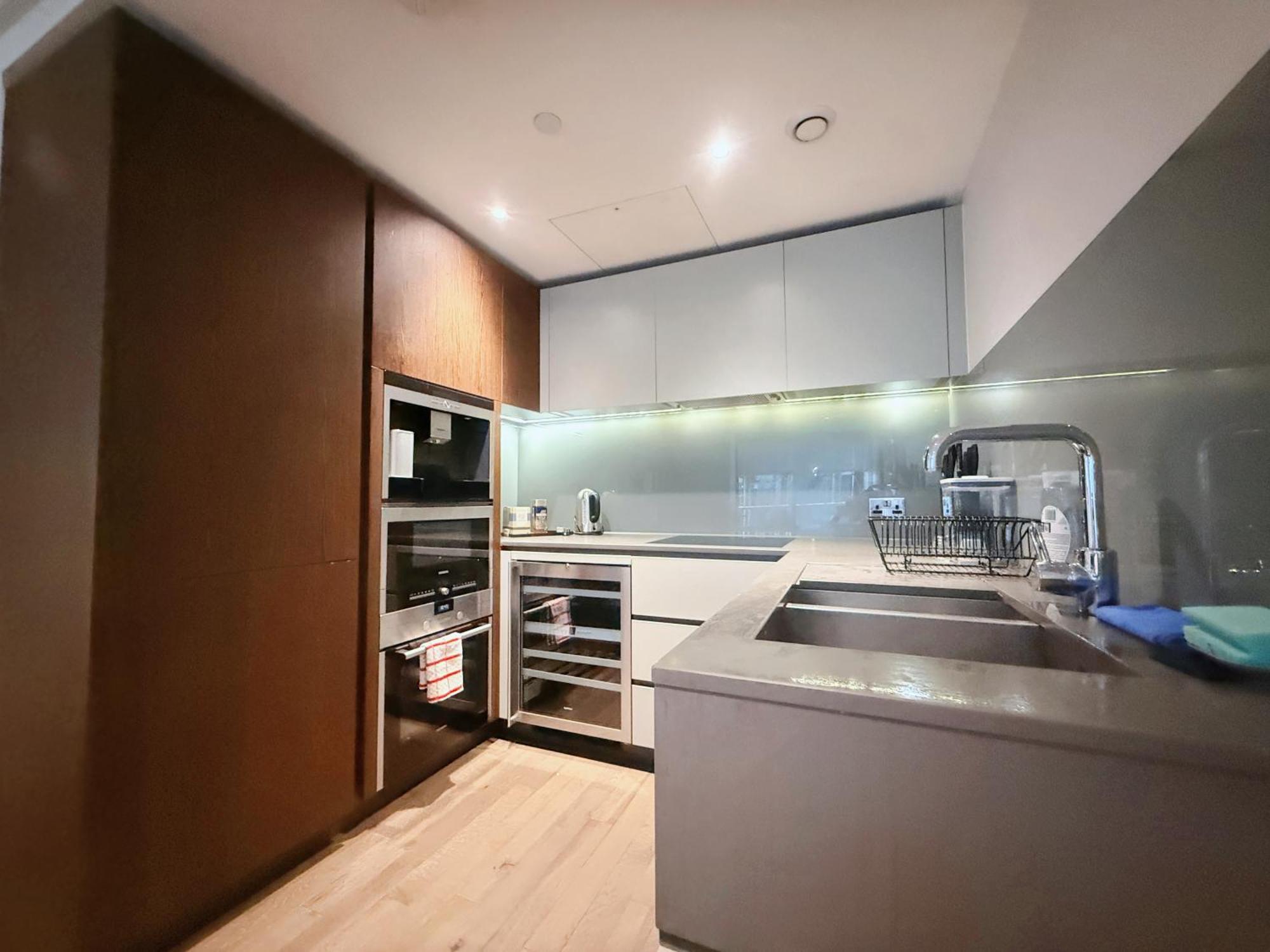 Luxurious And Spacious Near Us Embassy Apartamento