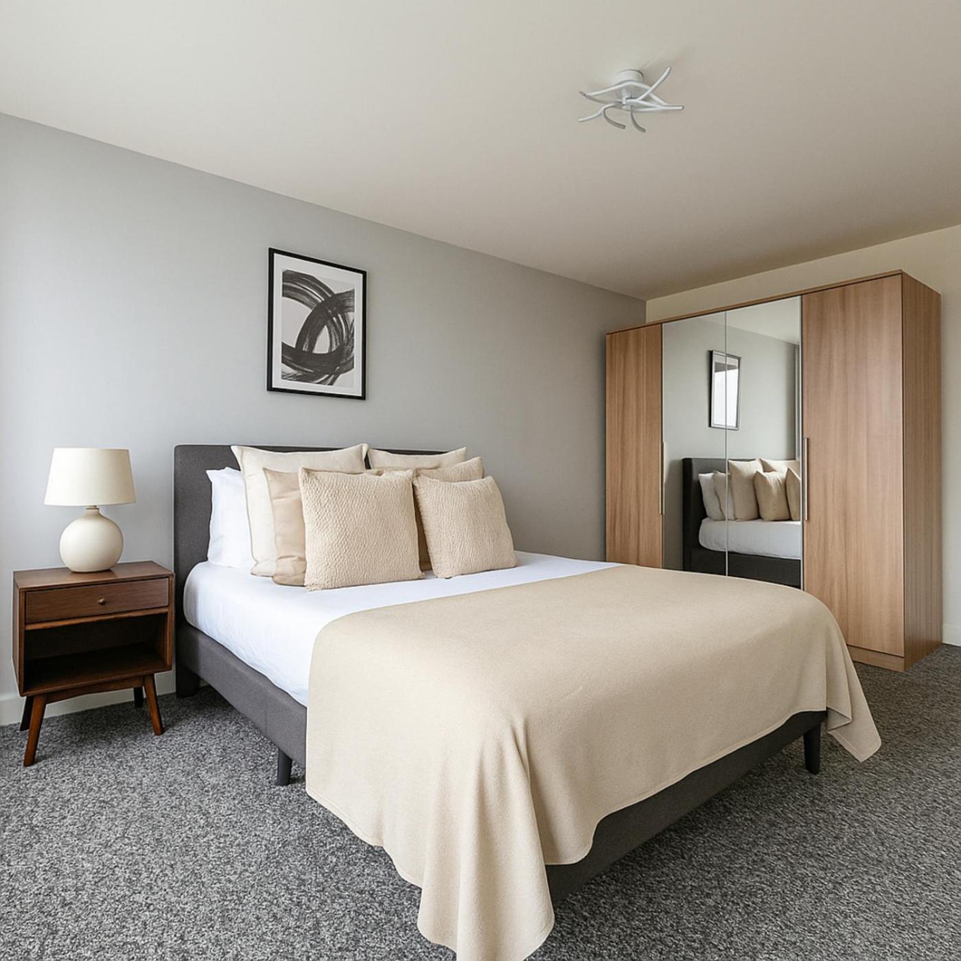 2 Bed Flat Near Stratford Station