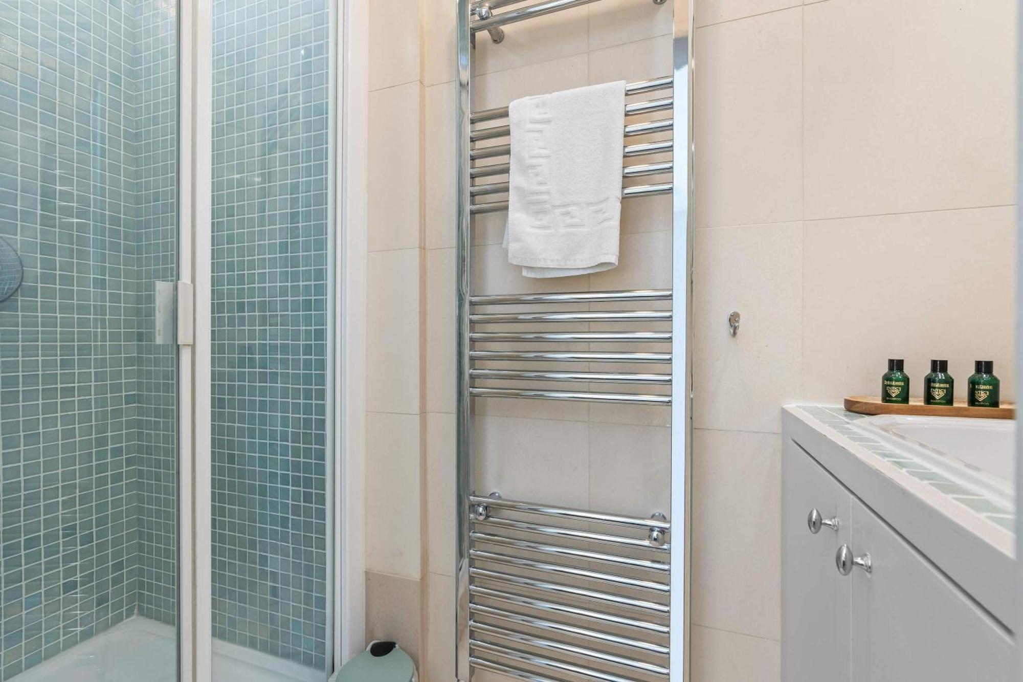 Chic 2 Bed Duplex In West By 53 Degrees Property, Great Location! Appartement Londres