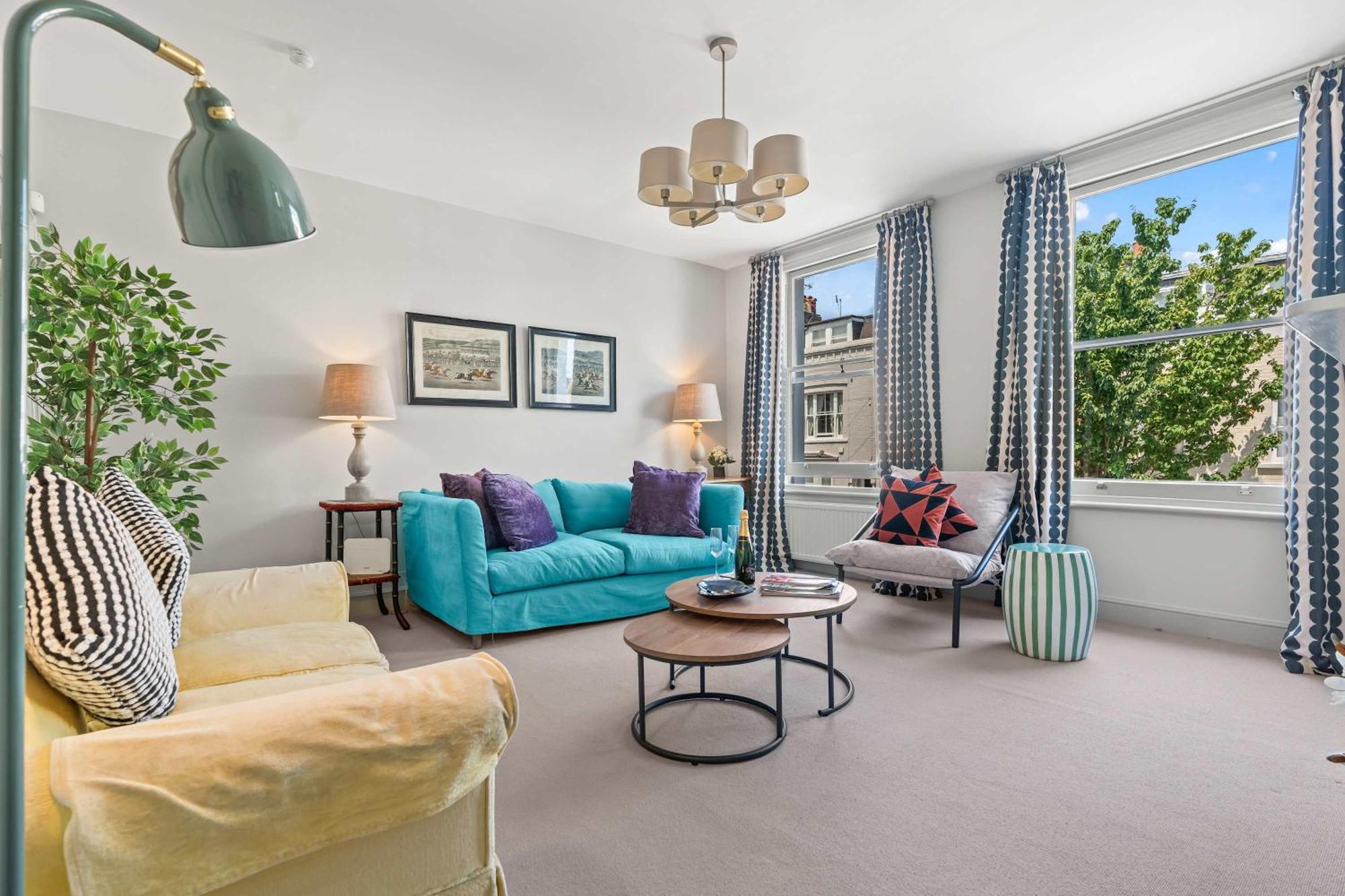 Chic 2 Bed Duplex In West By 53 Degrees Property, Great Location! *