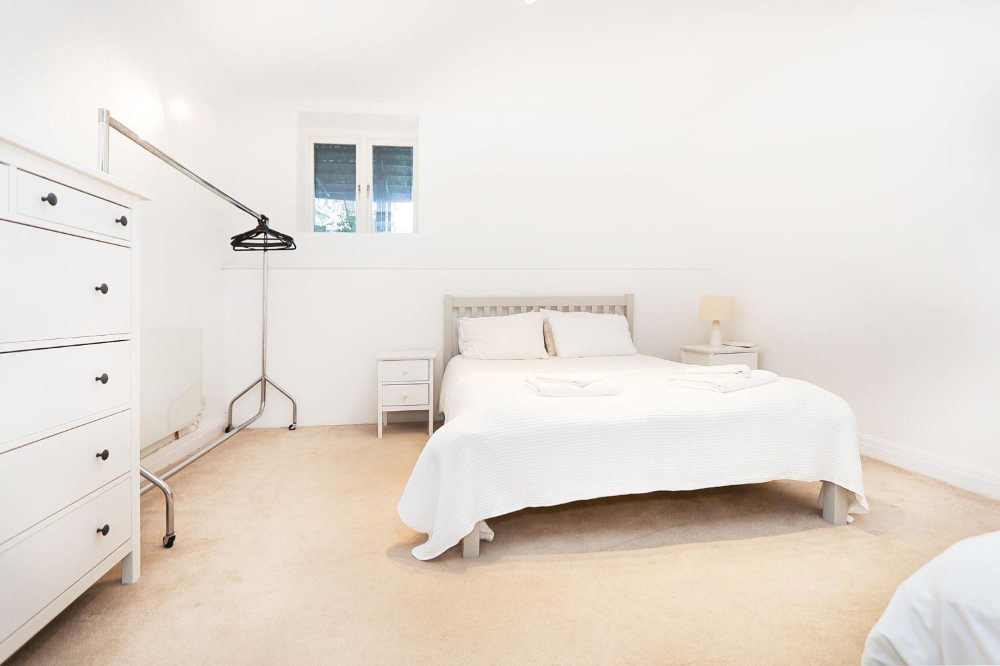 Elegant 2-bedroom Getaway W Terrace & Garden Views Apartamento *