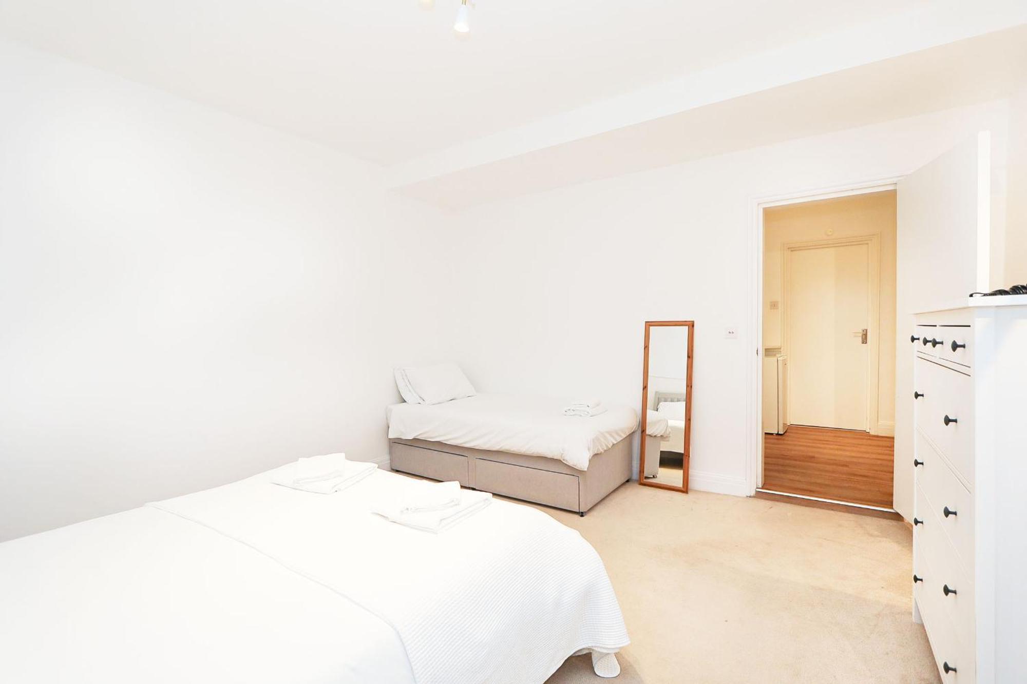 Apartamento Elegant 2-bedroom Getaway W Terrace & Garden Views