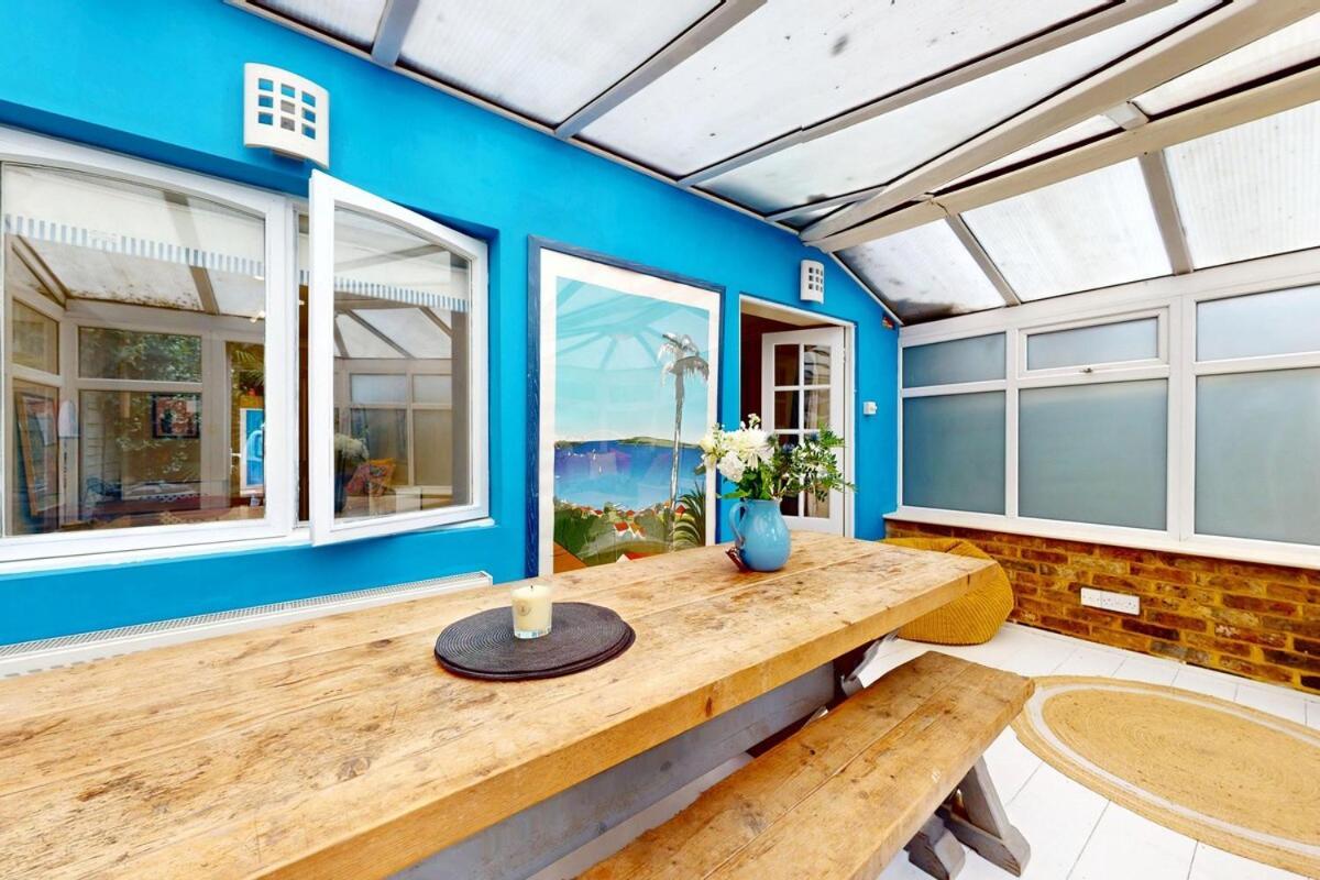 Apartment Bright 2 Bed With Patio & Backyard On Victoria Park *