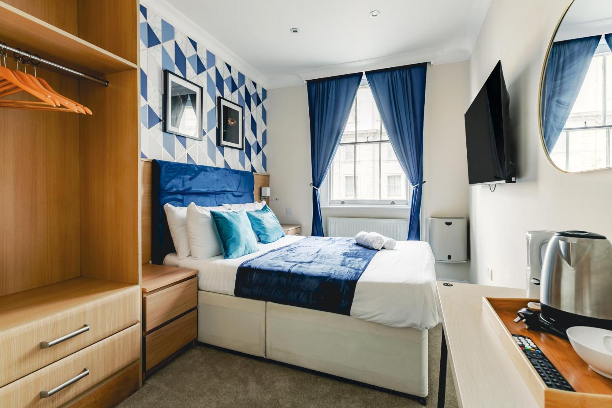 Mina Hotel 3* London