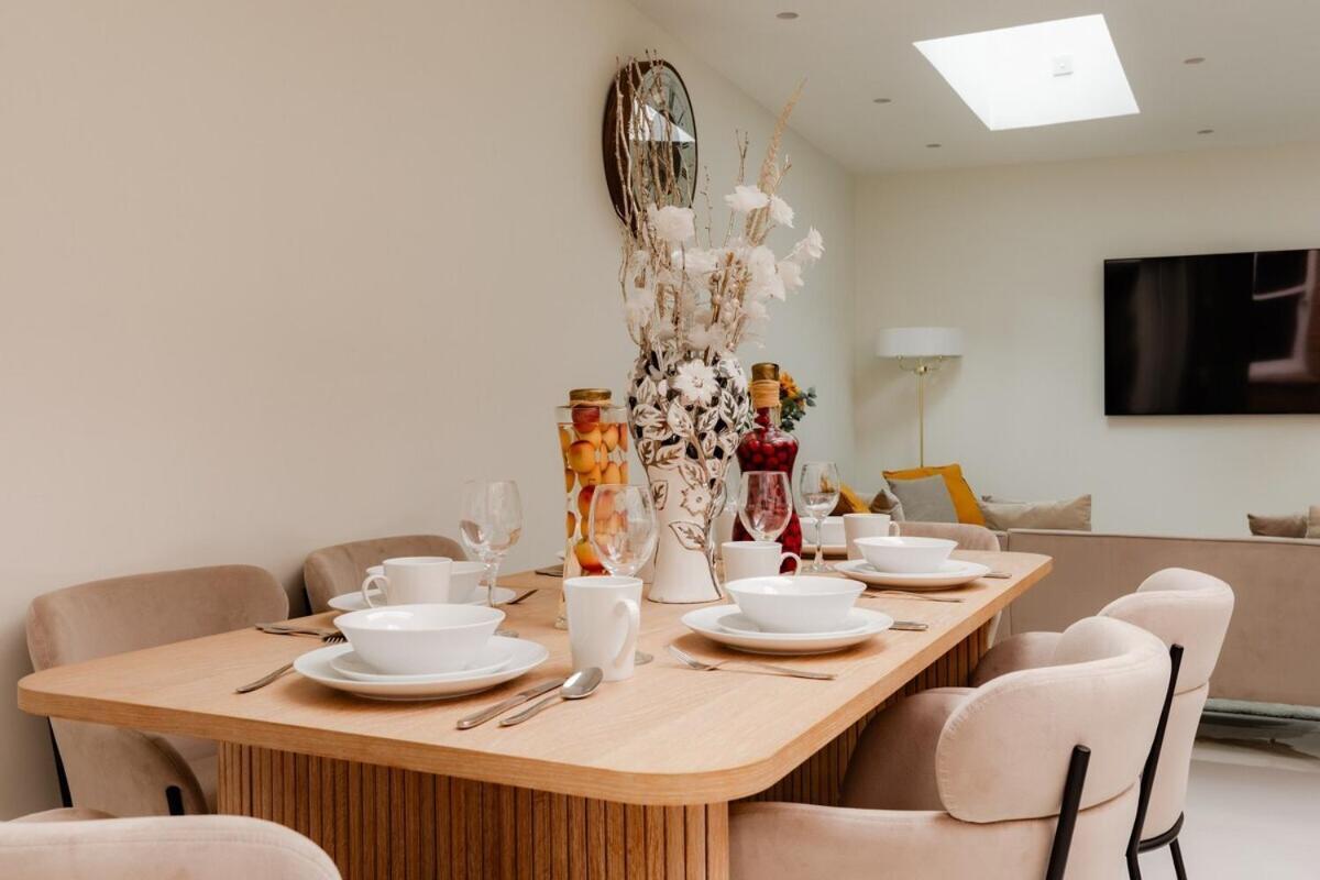 Hébergement de vacances The Grand Royal Kilburn House - 4br/3br W Parking *