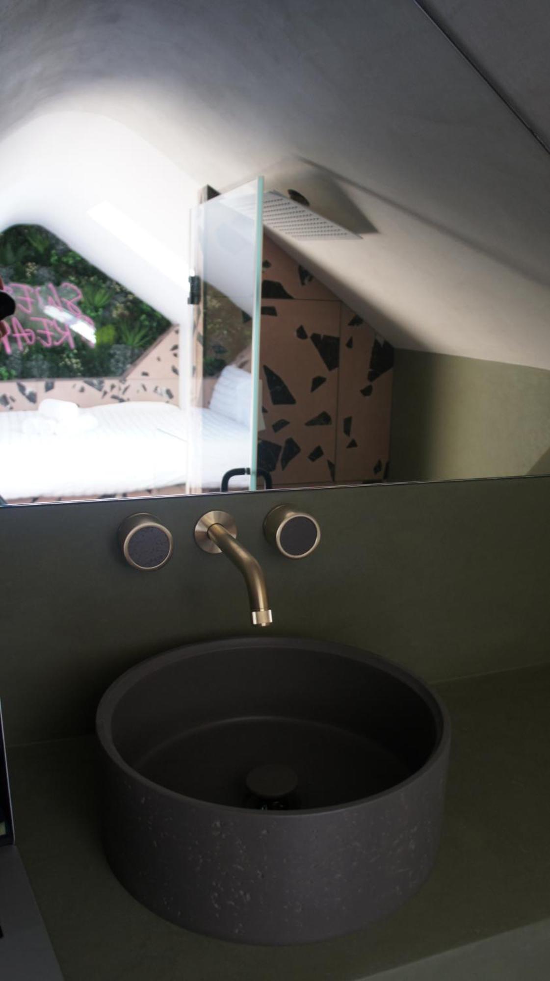 Brick Lane Base Apartment *