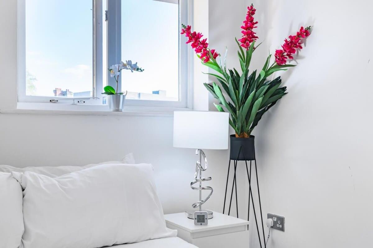 Modern 2br - 25min To