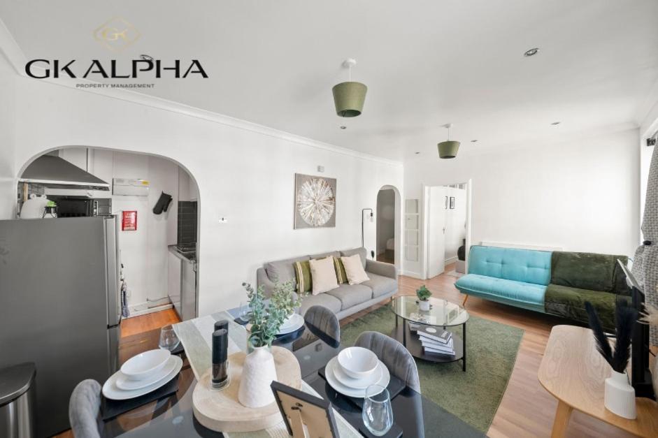 Sophisticated Paddington 2 Bedroom Prime Location