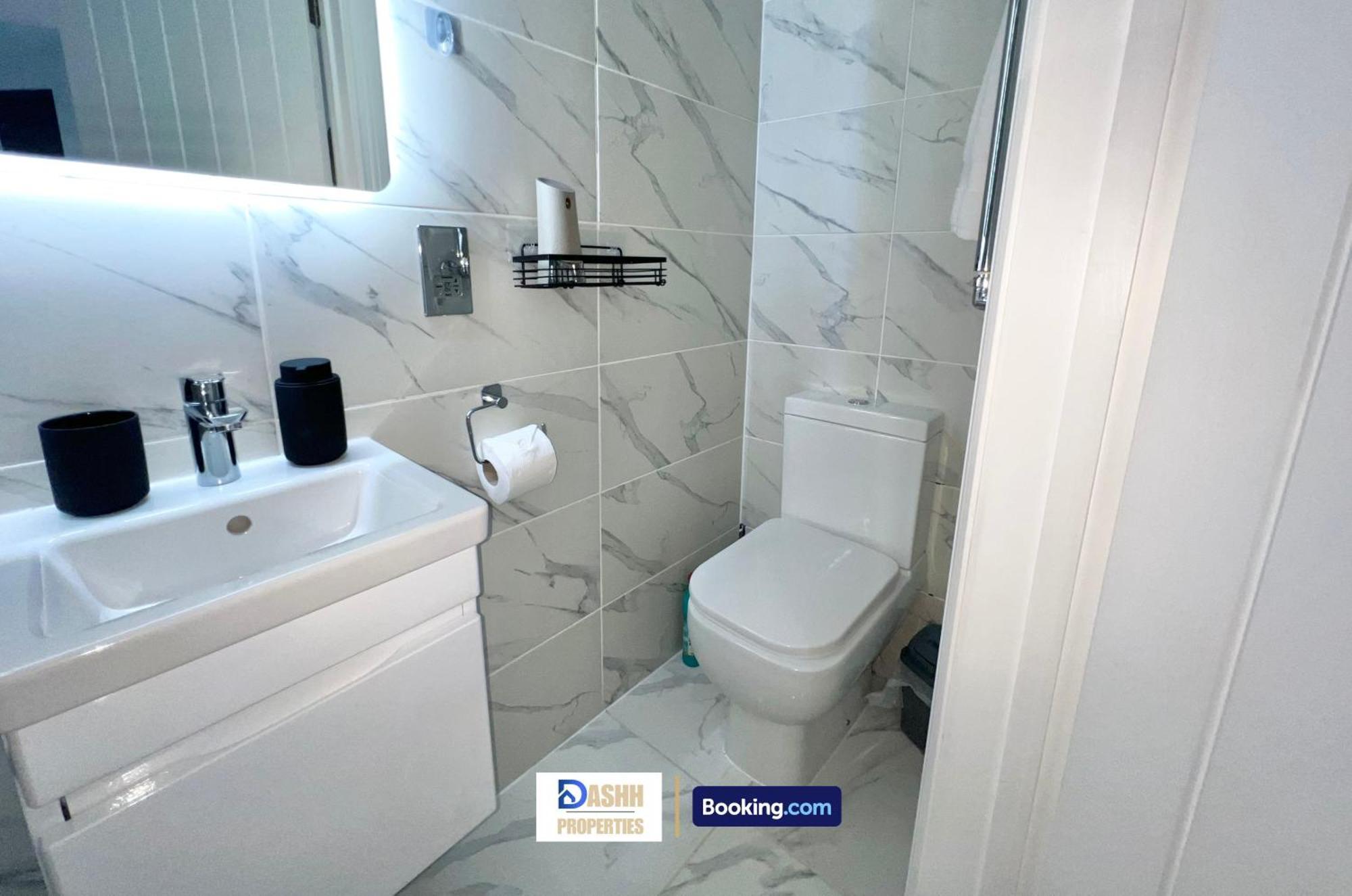 Three Bedroom By Dashh Short Lets & Serviced In Shepherds Bush Sleeps 9 With Free Wifi * Londres