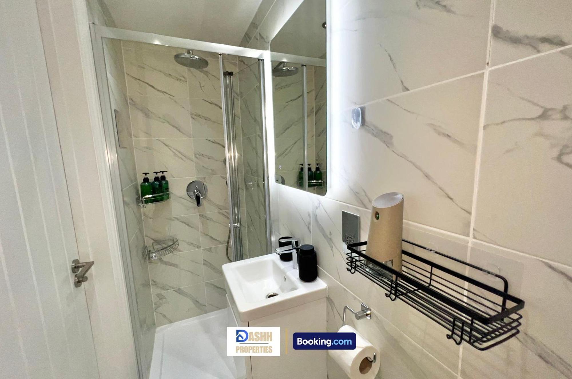 Hébergement de vacances Three Bedroom By Dashh Short Lets & Serviced In Shepherds Bush Sleeps 9 With Free Wifi Londres