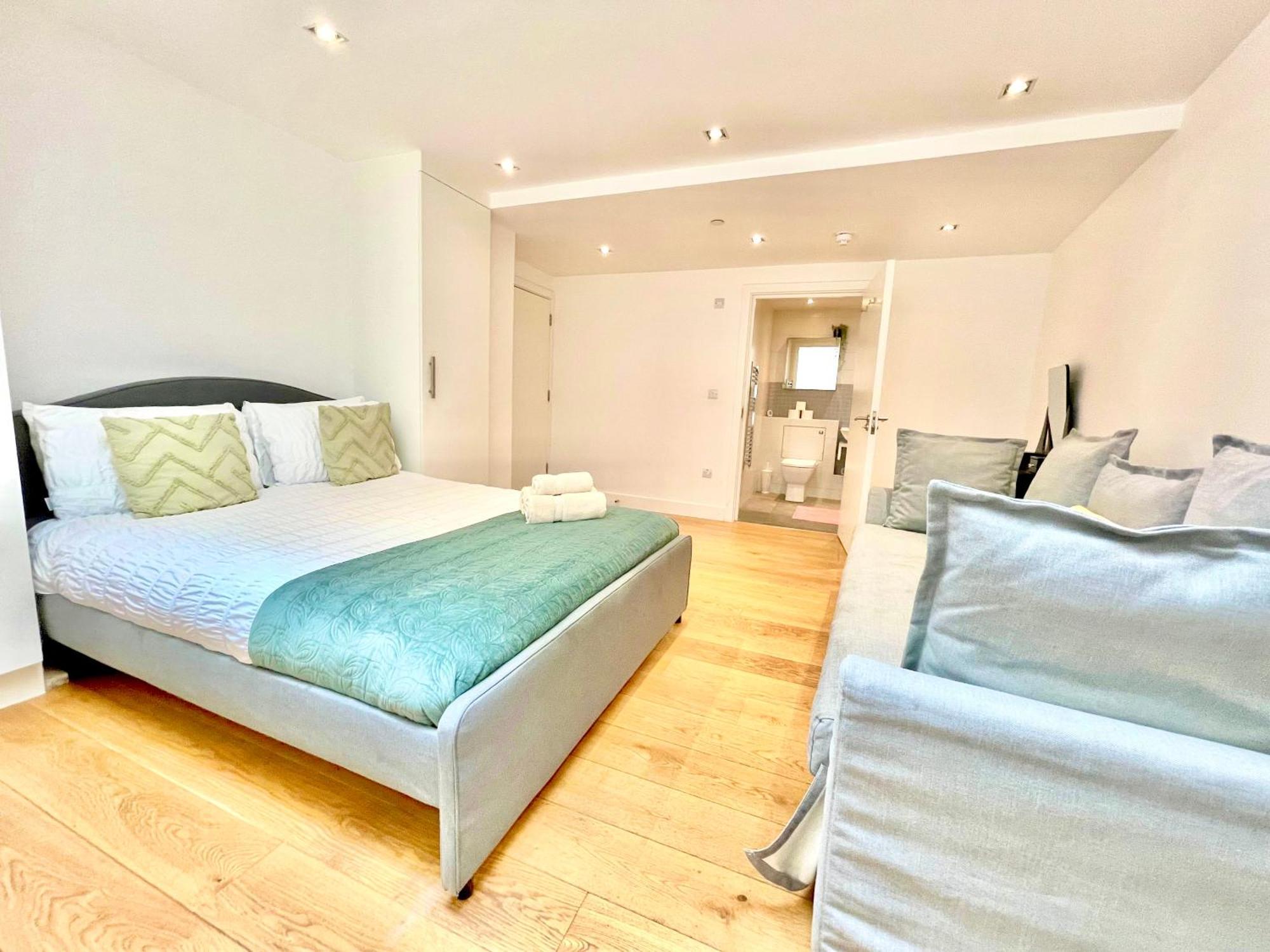 Spacious 3-bedroom Flat In Holloway With Unique Patio With Free Wi-fi