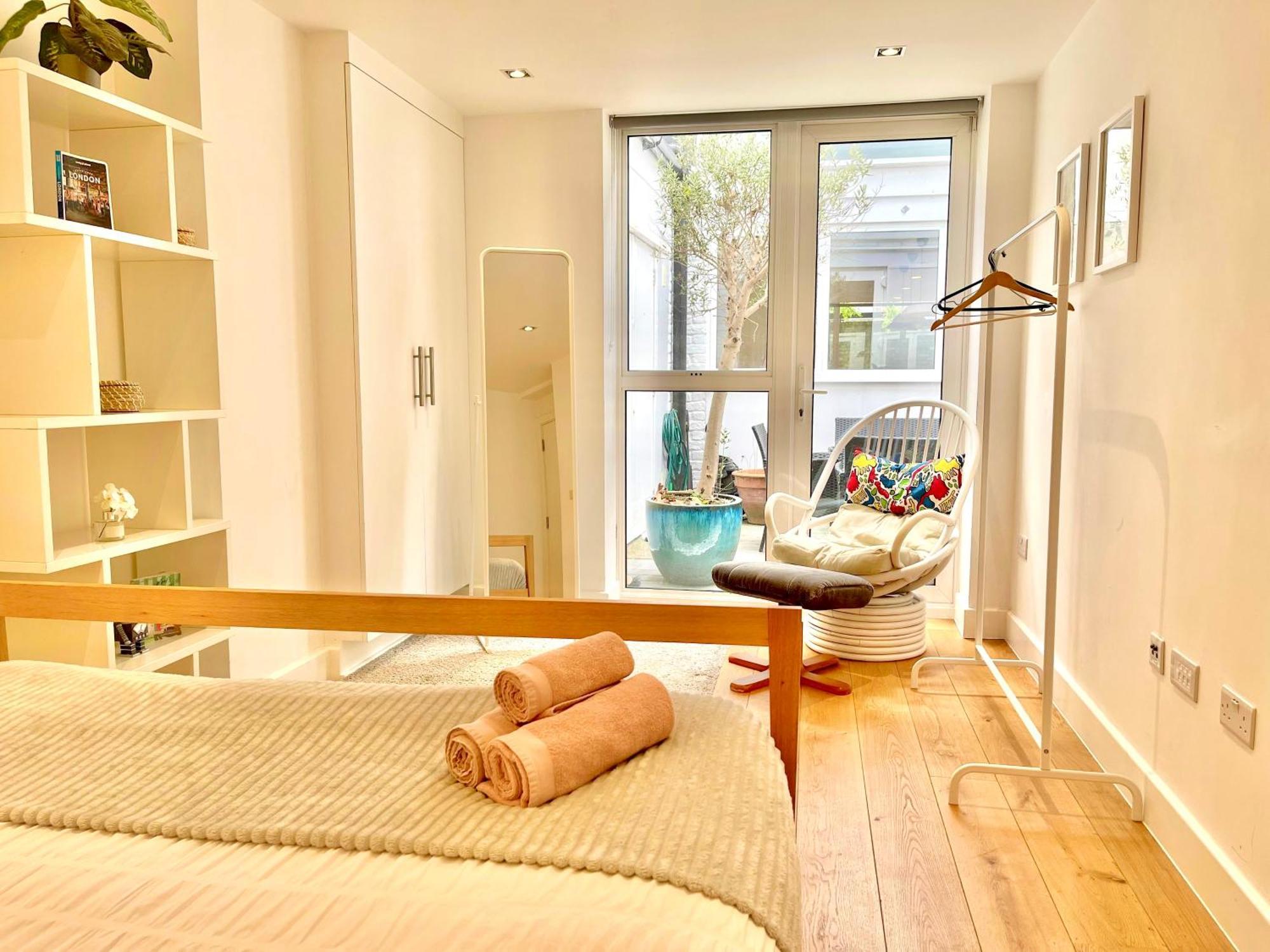 Apartment Spacious 3-bedroom Flat In Holloway With Unique Patio With Free Wi-fi