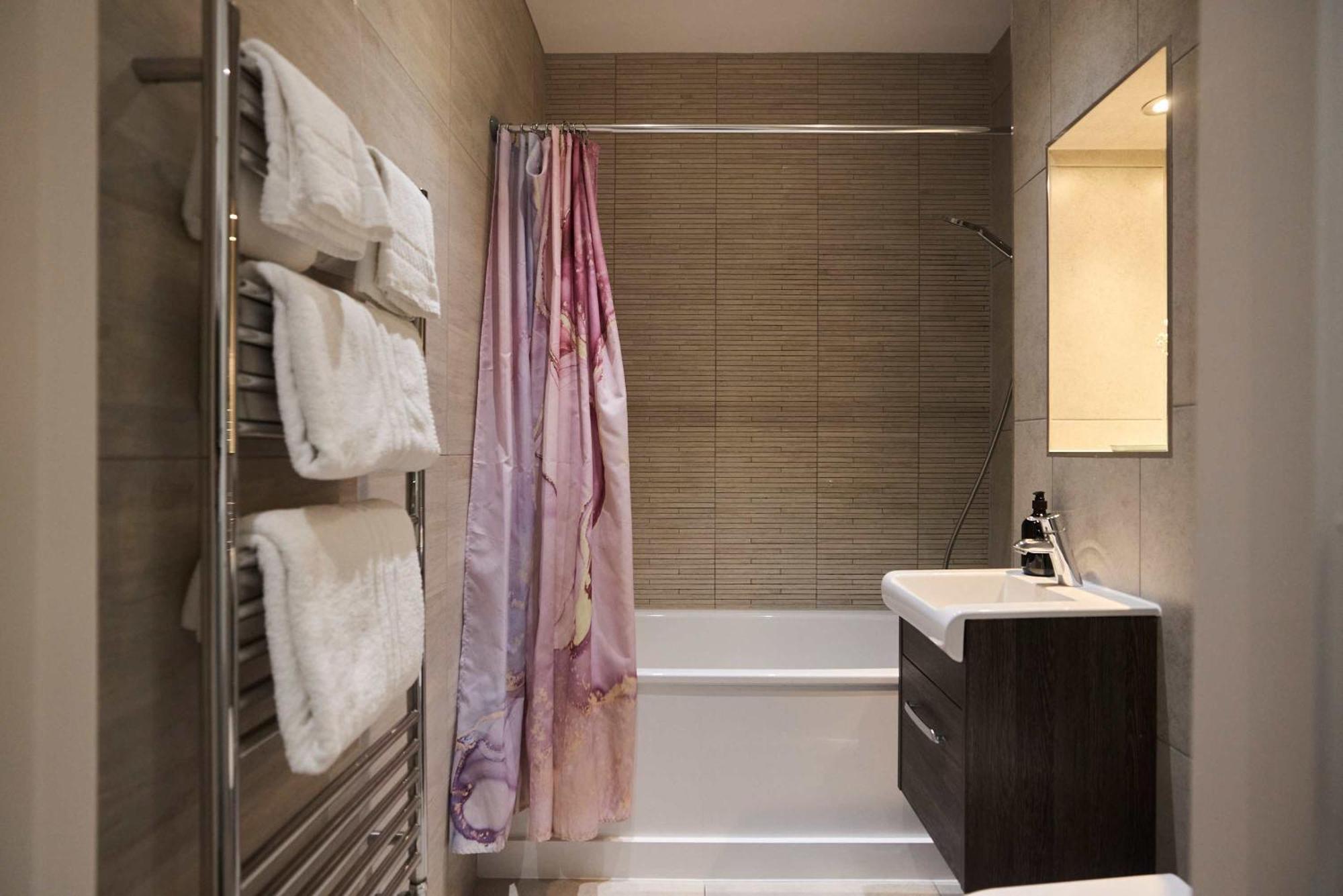 The Harlesden Place - Modern 3bdr Flat With Balcony Appartement *