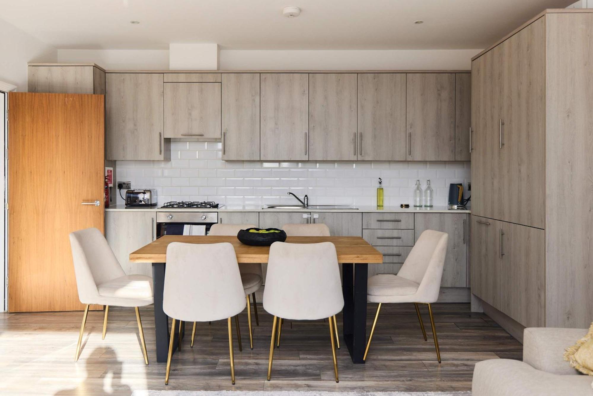 The Harlesden Place - Modern 3bdr Flat With Balcony *