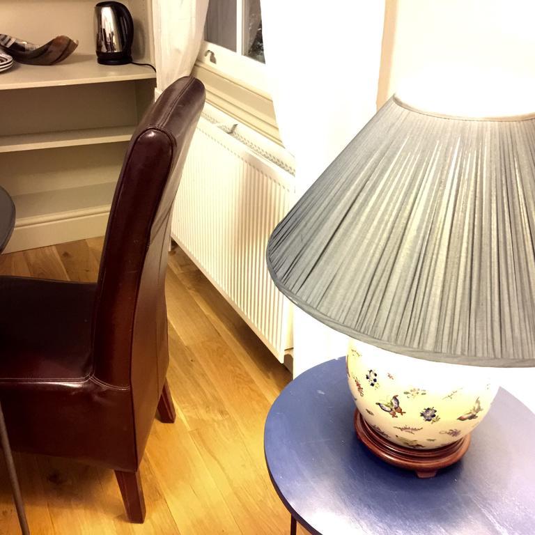 Metro Victoria Apartment London
