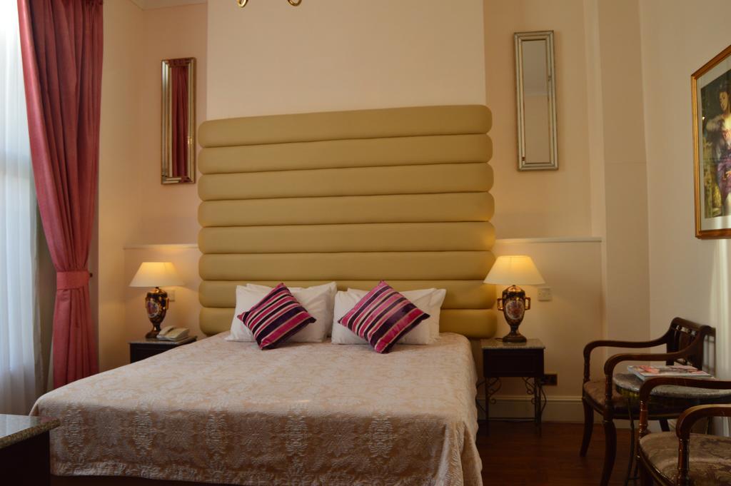 Hotel Holiday Villa Hotel 3*