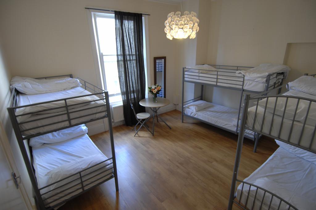 Barkston Earls Court *