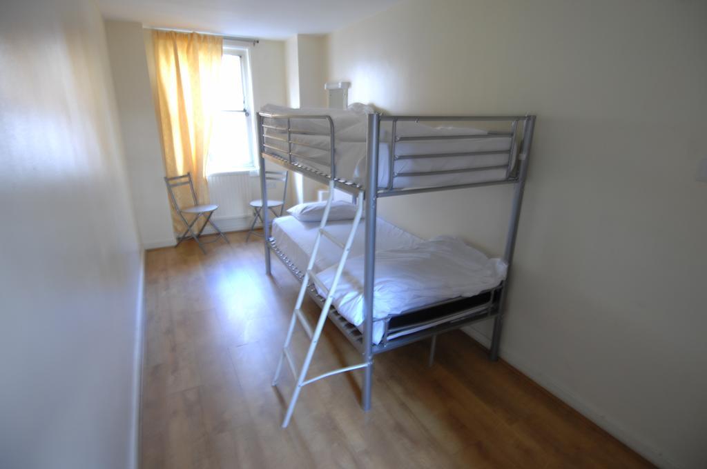 Barkston Earls Court *
