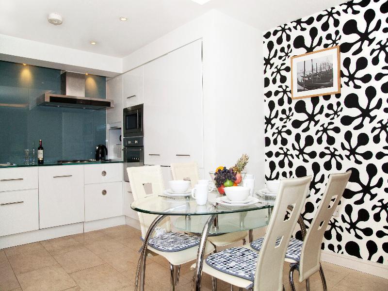Amber Nike Apartments 4* London
