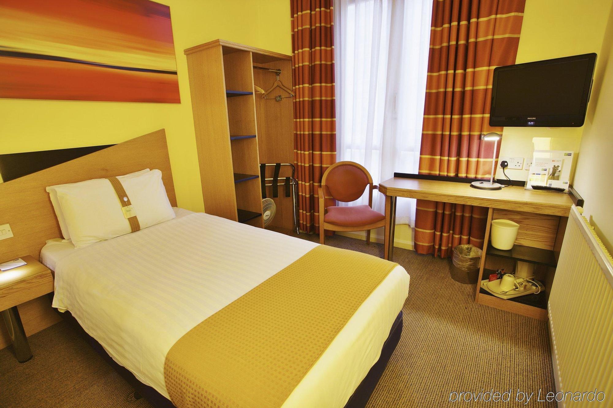 Hotel Holiday Express Victoria By Ihg