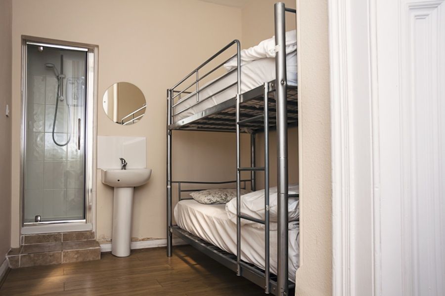 Barkston Earls Court * London